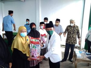 Wakil Gubernur (Wagub) Sumatera Selatan, H Mawardi Yahya bersama Dewan Pimpinan Pusat (DPP) Gerakan Cinta Rakyat (GENCAR) Indonesia,menyalurkan bantuan beras  kepada Dewan Pengurus Daerah (DPD) Badan Komunikasi Pemuda Remaja Masjid Indonesia (BKPRMI)