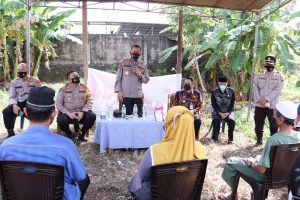 Kapolda Sumsel Berikan Bantuan Kepada Masyarakat Terkena Dampak Covid-19