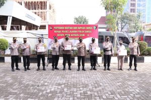 Wakapolda Sumsel Menyerahkan Bantuan Ke Satuan Wilayah Jajaran Polda Sumsel