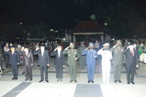Kenang Jasa Pahlawan, Kapolda Sumsel Pimpin Apel Renungan Suci di TMP Ksatria Siguntang