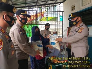 Kapolsek SU II Bersama Camat SU II Palembang Santuni Warganya Yang Meninggal Karena Covid-19