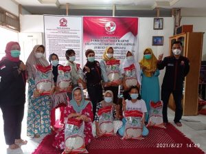 Gubernur Sumsel Bersama FORSI KN UMKM Sriwijaya Berikan Bantuan Untuk Warga Terdampak Covid-19