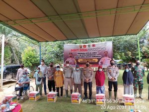 Bhakti Sosial Di Desa Muara Medak Kecamatan Bayung Lincir. Kapolda Eko : Responsibilitas Semua Elemen Masyarakat Menuju Paradigma Baru Prevalensi Covid 19