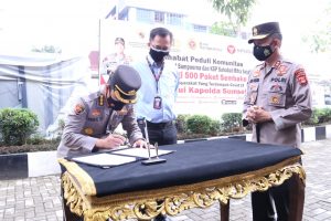 Kapolda Sumatera Selatan Terima Secara Simbolis Bantuan Paket Sembako dari Bank Sahabat Sempurna  Palembang