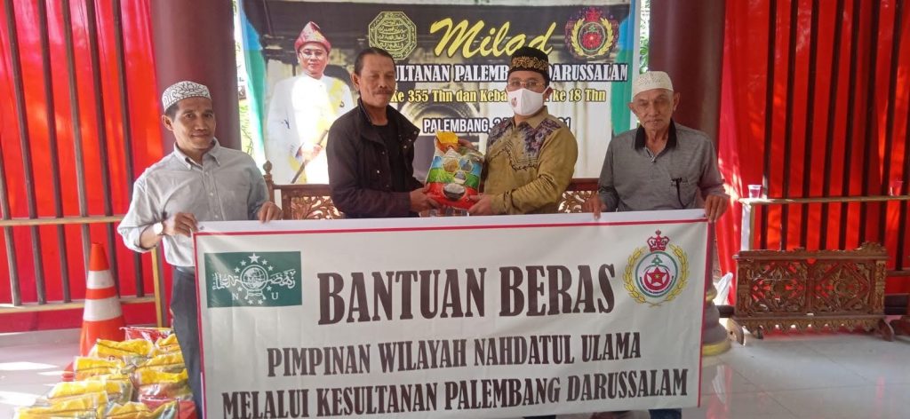 Kesultanan Palembang Darussalam Bekerjasama Dengan PWNU Sumsel Membagikan Beras Untuk Masyarakat Dan Pembakti Kesultanan
