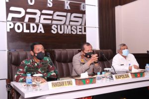 Kapolda Sumsel Bersama Forkopimda Prov Sumsel Ikuti Vicon Launching Aplikasi Asap Digital Oleh Kapolri.