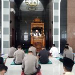 Khotib jumat Brigjen Pol Drs Zulkifli : Tulislah Amal Perbuatanmu Dengan Catatan Amat Baik