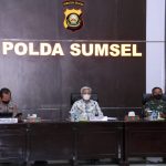 Kapolda Sumsel,Wakil Gubernur Sumsel  ,Pangdam II/Sriwijaya,Wakapolda Sumsel Brigjen ,Kadinkes Prov Sumsel Beserta Unsur Terkait Prov Sumsel  Mengikuti Vidcon Rakor Lintas Sektoral Bersama Menko PMK, Kapolri, Panglima TNI, KSP, BKKBN Serta Menteri Terkait (Mendagri, Menkes, Menteri PUPR, Menteri Agama, Menteri Perhubungan) Dengan Agenda Mengantisipasi Potensi Lonjakan Covid 19 Pada Perayaan Natal 2021.dan Tahun Baru 2022