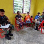 Jalin Kasih Dengan Masyarakat, Prajurit Satgas Yonif 126/KC Datangi Rumah Masyarakat Perbatasan