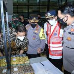 Tinjau Bandara Soetta H-1 Natal, Kapolri Minta Pengawasan Ketat Masa Karantina PPI