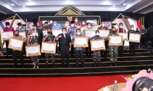 Kapolda Sumsel Mendapat Penghargaan Bersama 126 Instansi, BUMN,BUMD Dalam Sukseskan Vaksinasi Wilayah Sumsel