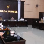 Kapolda Sumsel Mengajak Masyarakat Agar Menjaga Anak Sungai Musi, Tidak Membuang Sampah Di Sungai Menjadikan Kampung Tangguh