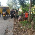 Koramil 418/Pakjo Bersama Pencak Silat PSHT Lakukan Kegiatan Gotong Royong