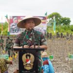 Pangdam Dampingi Kasad Tanam Mangrove dan Serahkan Bingkisan di Loteng