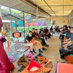 Peserta Putra Putri Palembang Darussalam Belajar Buat Tanjak Palembang