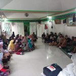 Warga yang kurang mampu kebagian pakaian layak pakai sisa dari pilihan korban kebakaran