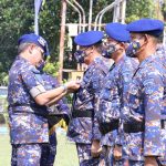 Kabakarham Polri Berikan Penghargaan Vicvapa Brahmagola Pratama Ke Personil Ditpolairud Polda Sumsel