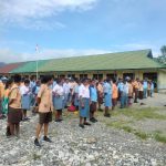 Inilah Keakraban Satgas Pamtas RI-PNG Yonif Raider 142/KJ Bersama Pelajar di Yalimo