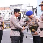 Kapolda Sumsel Irjen Pol Toni Berikan PIN EMAS dan Piagam Penghargaan Kepada Personil Berprestasi