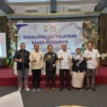 H Nazili SH., M.Si Menjadi Narasumber Sosialisasi Dan Pelatihan Kader Demokrasi.
