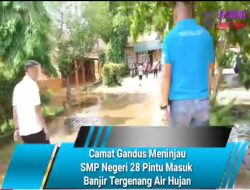 Camat Gandus Meninjau SMP Negeri 28 Pintu Masuk Banjir Tergenang Air Hujan