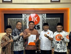 Presiden PKS Serahkan SK Bacagub dan Bacawagub Sumsel ke Herman Deru dan Cik Ujang.