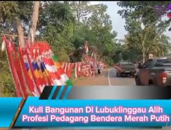 Kuli Bangunan Di Lubuklinggau Alih Profesi Pedagang Bendera Merah Putih