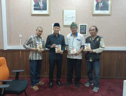 Tim Penulis Kamus Baso Palembang Dapat Apresiasi Dari Diknas