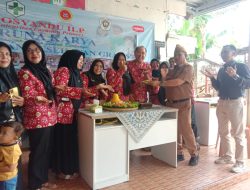 Lurah Sukajaya, Terima Nasi Tumpeng HUT Posyandu ILP Taruna Karya