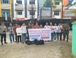 Lurah Sukajaya Dan Pengurus Forum Ketua RT RW Indonesia Sukajaya , Bagikan Ratusan Paket Takjil
