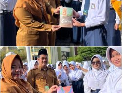 Gerakan “One Student One Book”, SMP Islam Az-Zahrah 2 Palembang Wakafkan 210 Buku ke Perpustakaan