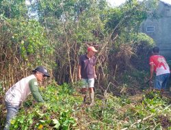 Warga Perumahan Pelangi 2 Kompak Gotong Royong Bersihkan Lingkungan