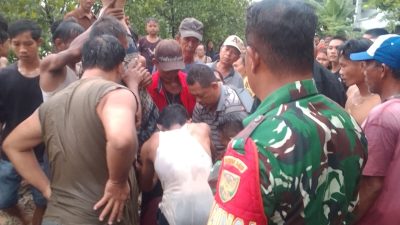 Babinsa Bukit Sangkal Koramil 418-05/Lemabang Turun Langsung, Sertu Jauhari Menyelam Cari Korban Tenggelam di Kalidoni