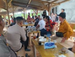 Kapolres Belitung Timur Pererat Tali Silaturahmi Bersama Wartawan dan LSM di Desa Padang