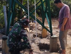 Satgas TMMD Ke-129 Kodim 0418/Palembang Lanjutkan Pemasangan Pipa Sumur Bor di Hari Ke-14