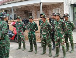 Prajurit TNI di TMMD ke-129 Kodim 0418/Palembang di Kelurahan Talang Jambe Apel Pagi Pengecekan personil Sebelum Mengerjakan Sasaran