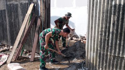 Hari Ke-18 TMMD Ke-129, Satgas Kodim 0418/Palembang Percepat Penyelesaian RTLH Milik Ibu Sriyanti