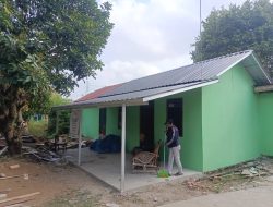 SATGAS TMMD KE-129 KODIM 0418/PALEMBANG LAKSANAKAN PEMBERSIHAN AREA REHAB RUMAH BAPAK KARYO.