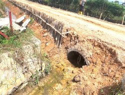 SATGAS TMMD KE-129 KODIM 0418/PALEMBANG BANGUN GORONG-GORONG DI SETIAP SISI JALAN, DUKUNG KUALITAS INFRASTRUKTUR TALANG JAMBE