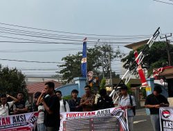Krisis Tata Kelola Perguruan Tinggi di Sumsel Ratusan Mahasiswa dan Dosen yang Tergabung dalam GAASS Geruduk Kantor LLDIKTI Wilayah II