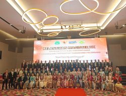 79 Mahasiswa Magister Ilmu Pemerintahan Unitas Palembang Dilantik, Rektor Tekankan Integritas dan Alumni Harus Berikan Solusi Nyata Bagi Persoalan Masyarakat