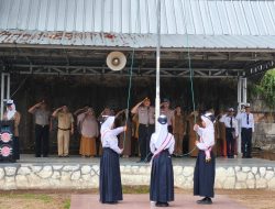 Kapolres Bangka Jadi Inspektur Upacara di SMP Negeri 5 Sungailiat, Wujudkan Program Polisi Peduli Pendidikan